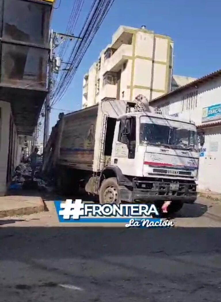 Camión compactador regresa a las calles de San Antonio tras varios días averiado