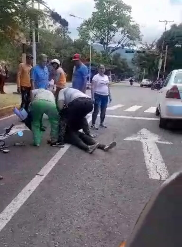 Una joven lesionada en accidente en la avenida Lucio Oquendo