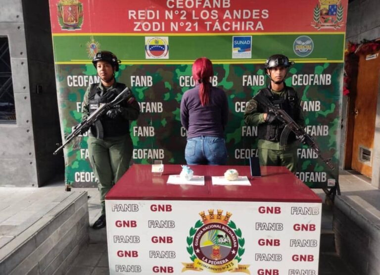 Ocultó dos alijos de droga en sus partes íntimas