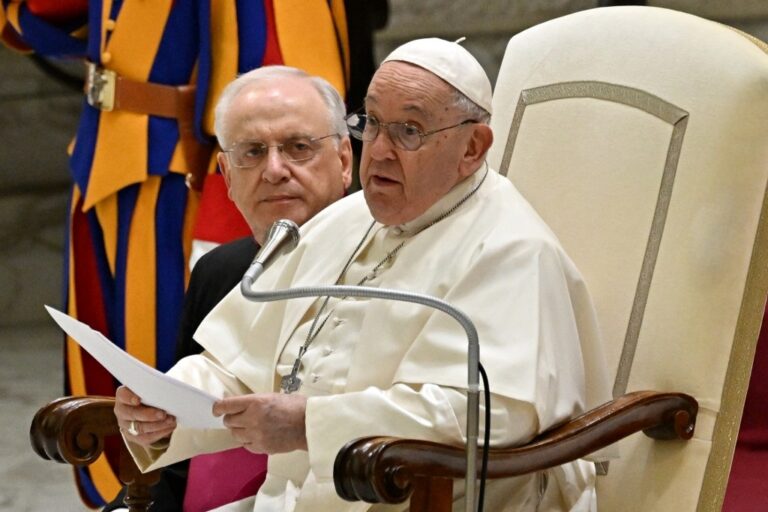 El papa pide “respuesta humanitaria” para migrantes que cruzan el Darién