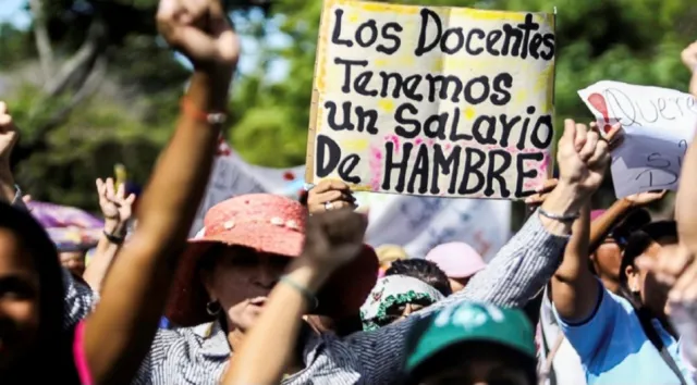 Profesores universitarios cerraron el año con un salario mensual de 15 dólares