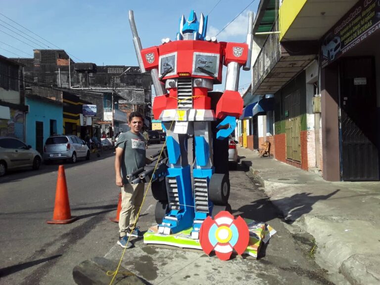 Creatividad de sancristobalenses con el Año Viejo