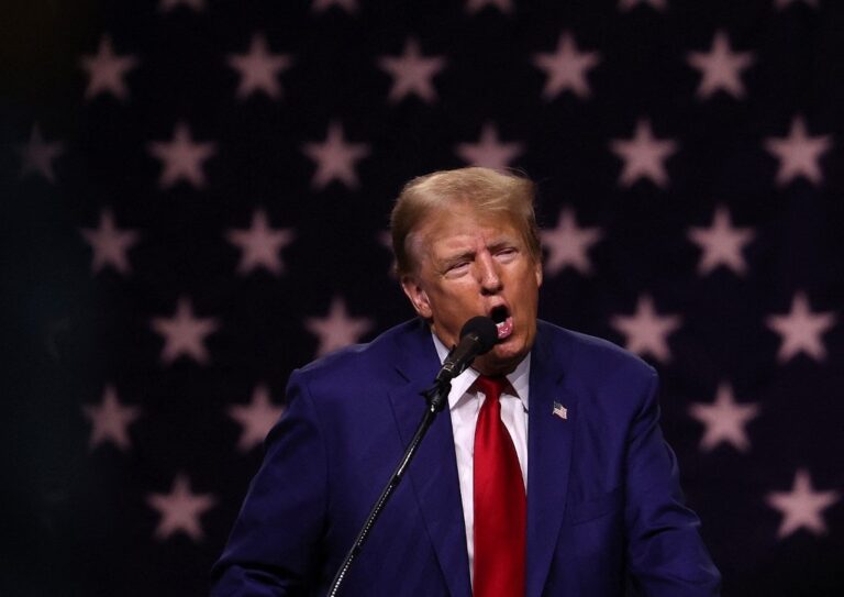 Tribunal no permite a Trump participar en primarias del estado