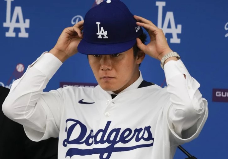 Yoshinobu Yamamoto firma histórico contrato con los Dodgers de Los Ángeles: Un paso más cerca de su sueño de infancia