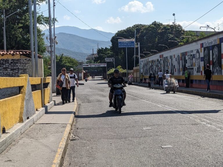 Jueves nutrido en el puente Simón Bolívar