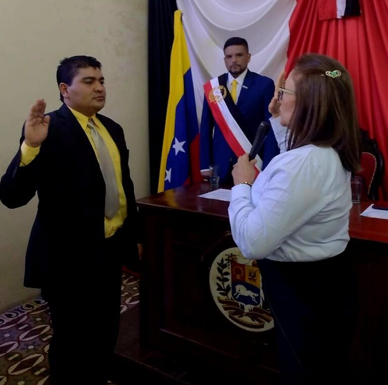 Jimmy Acevedo preside Concejo Municipal de Junín