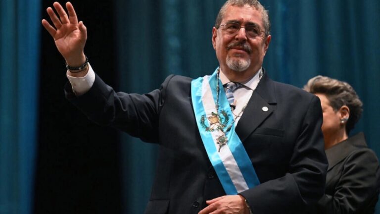 En Guatemala finalmente Arévalo jura como presidente: “Nunca más el autoritarismo”