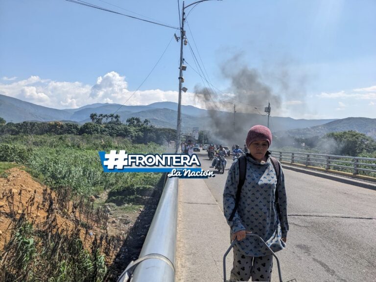 La quema de desechos provocó malestar en conductores y peatones