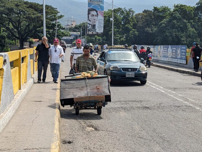 Así luce el puente Simón Bolívar este 3E