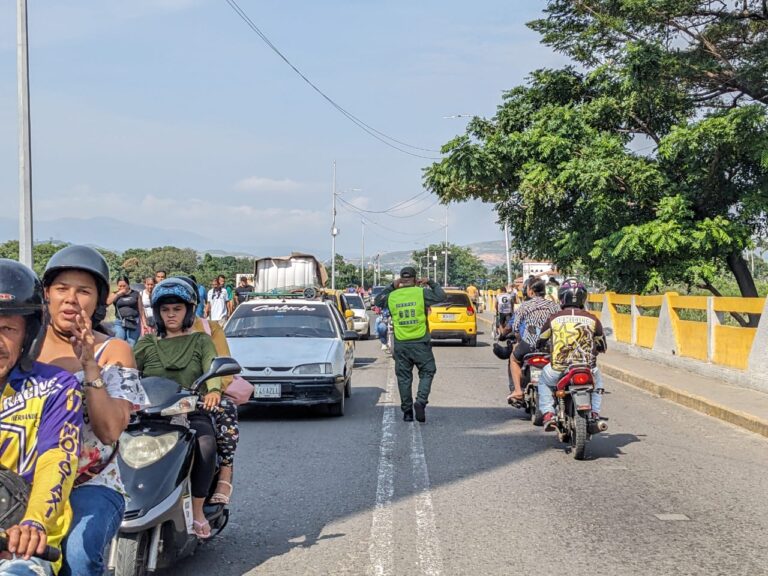 Así luce el puente Simón Bolívar este 5E