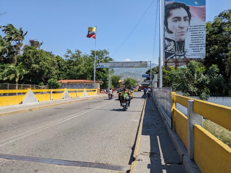 Despejado el puente Simón Bolívar este 7E