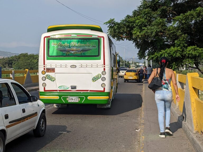 Así luce el puente Simón Bolívar este 12E