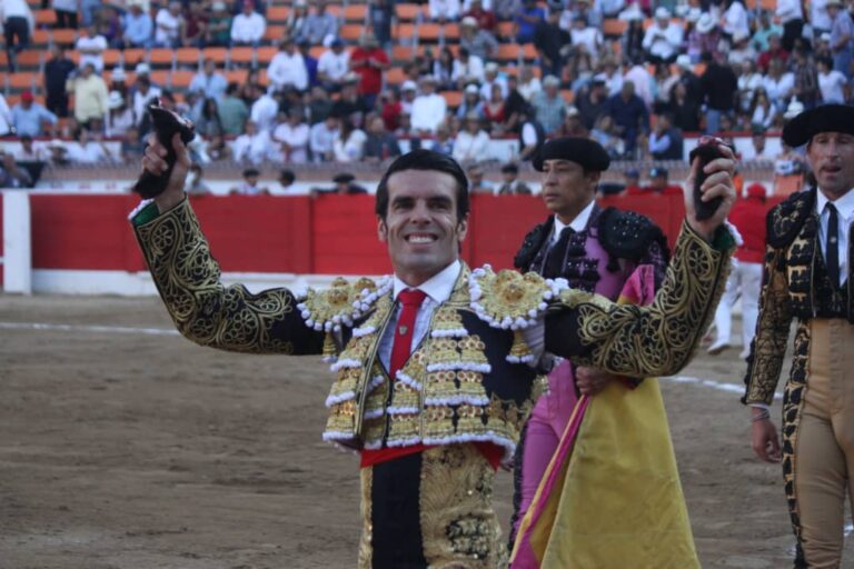¡Siete orejas en tarde de apoteosis en la Monumental de Pueblo Nuevo!