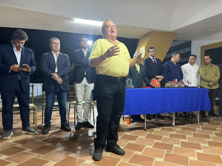 Jesús Enrique Colombo ganador del trofeo Fábula Taurina del Circulo Dinastía Bienvenida 