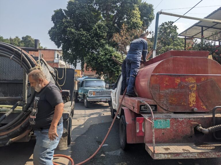 Incendio de vegetación puso en riesgo dos estructuras en San Antonio