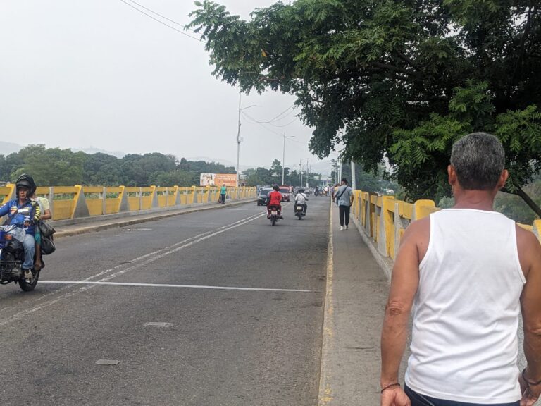 Sin inconvenientes el tránsito por el puente Simón Bolívar