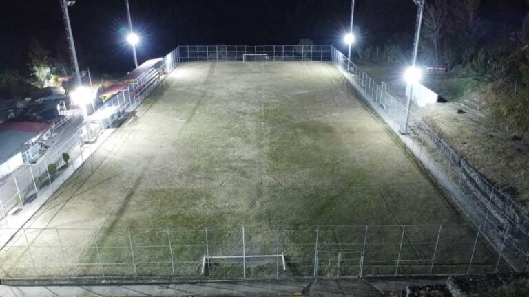 Iluminadas 12 aldeas y casco central de Rafael Urdaneta