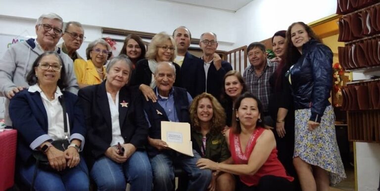 El doctor Ramón Mirabal recibió reconocimiento por su trayectoria