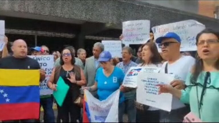 Maestros celebraron su día protestando frente a la Inspectoría del Trabajo