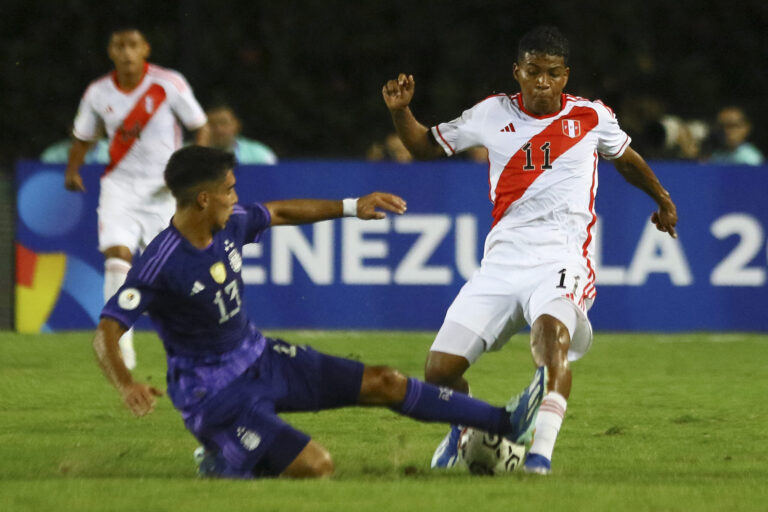 Argentina reacciona y Paraguay opaca al Uruguay de Bielsa