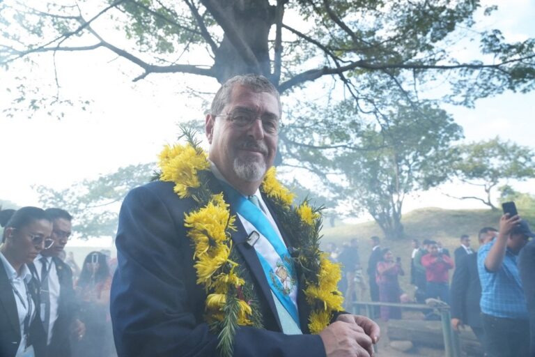 Apoyo internacional alienta a Arévalo