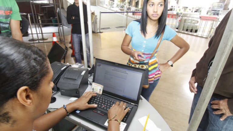 3,5 millones de jóvenes requieren inscribirse en el RE