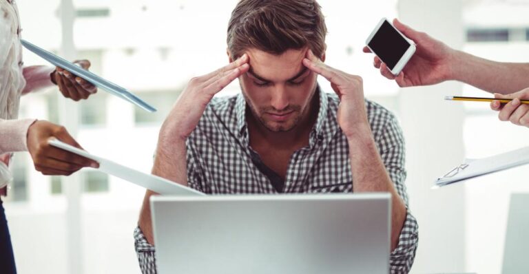 ¿Cuáles son los trabajos en los que la gente es más infeliz? Harvard lo revela