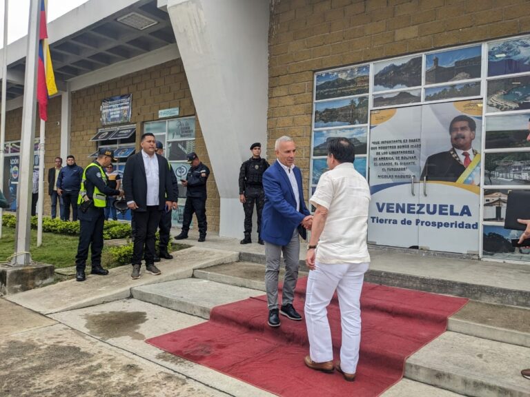Arribaron los gobernadores al puente Atanasio Girardot para encuentro binacional
