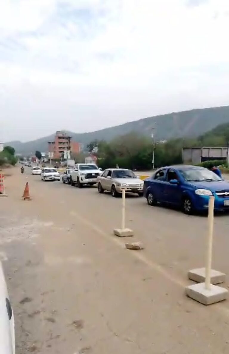 Persisten las quejas por las colas a la altura del peaje de la frontera