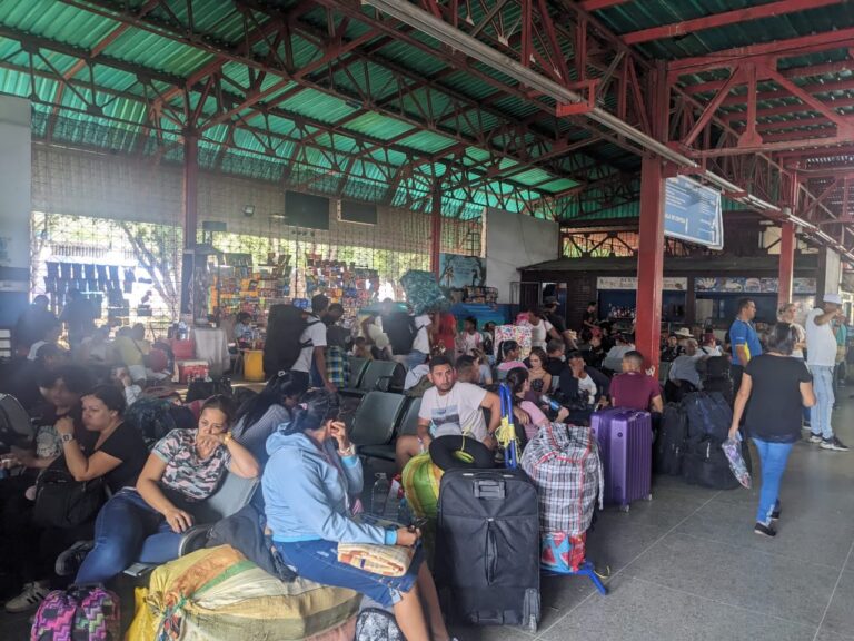 Cerca de 25 unidades interurbanas salen a diario del terminal de la frontera
