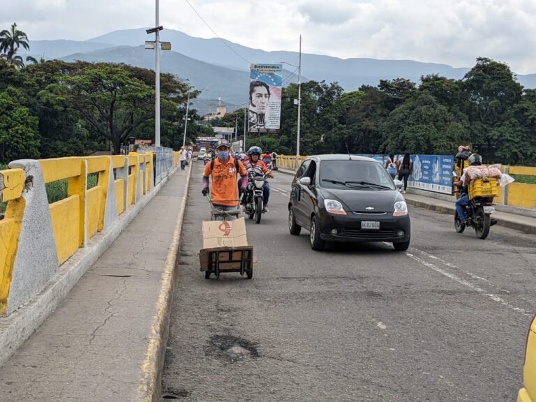 Sin contratiempos el paso por el puente Simón Bolívar