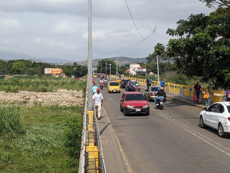 Sin contratiempos el paso por el puente Simón Bolívar