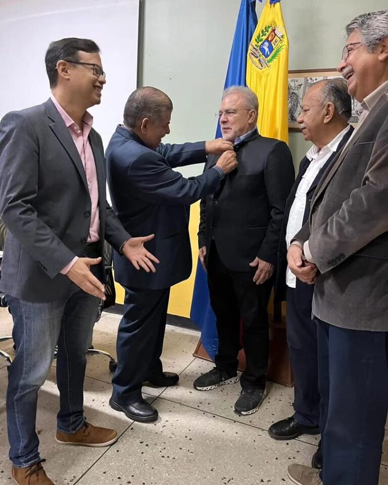 Condecoración Pedro Rincón Gutiérrez para Maximiliano Vásquez: Un merecido homenaje a la trayectoria de un líder