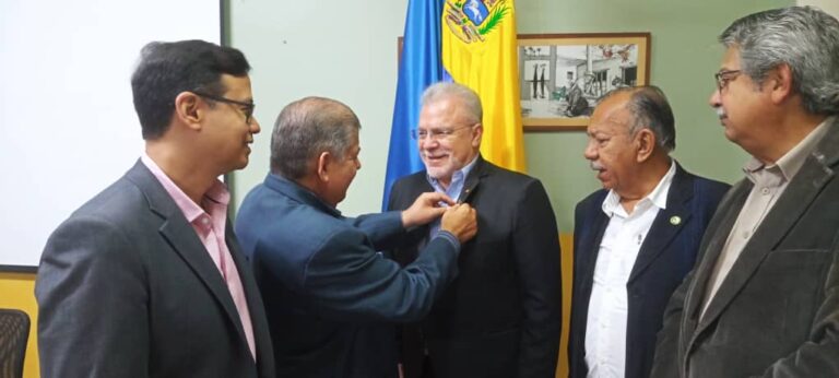 Máxima orden de la ULA-Táchira conferida a Maximiliano Vásquez