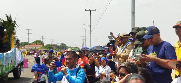Un toro embiste a asistentes de un desfile en Guárico: Un muerto y 7 heridos