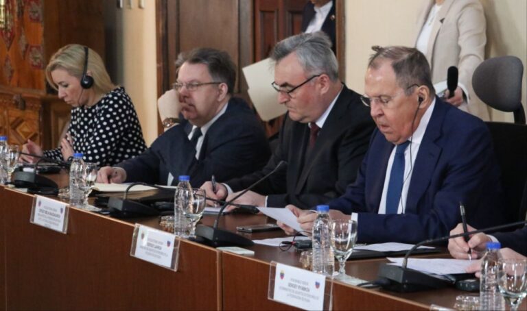 Rusia sigue dispuesta a cooperar en diálogo entre gobierno y oposición