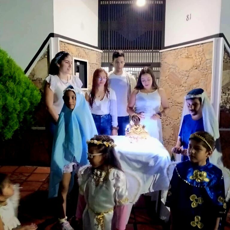 Vecinos de Cumbres Andinas representaron la Paradura del Niño