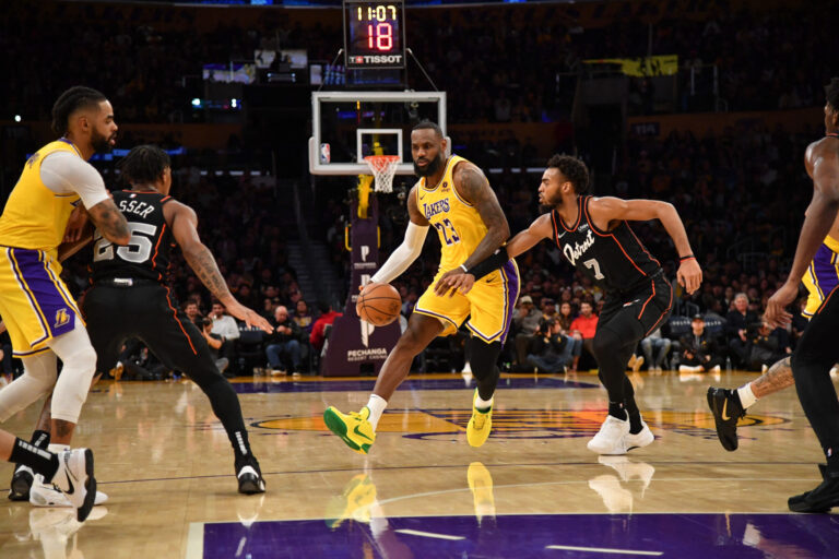 Lakers ganan sin LeBron