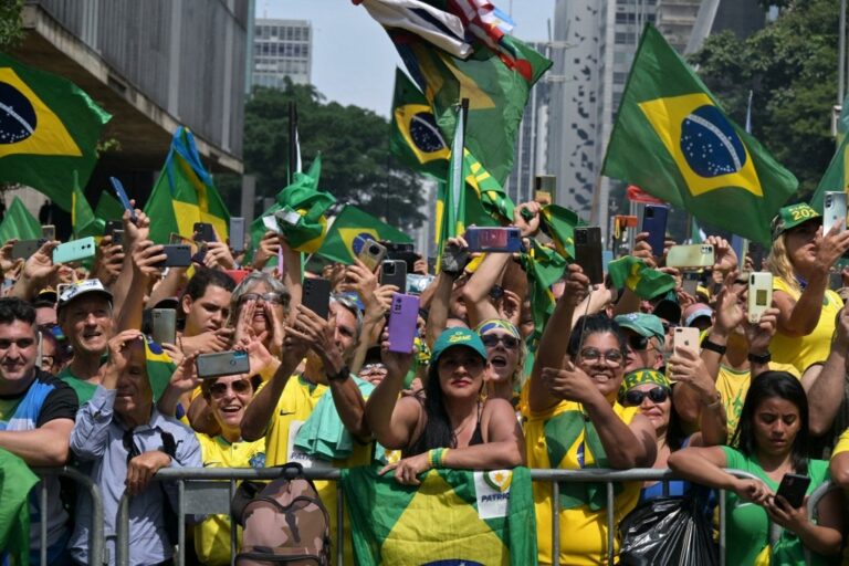Bolsonaro hace demostración de fuerza en Sao Paulo