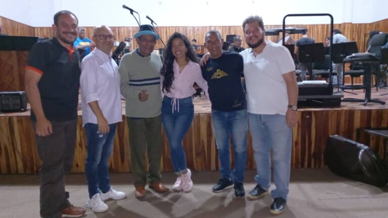 Concierto del Recuerdo en el teatro de la Unidad Vecinal