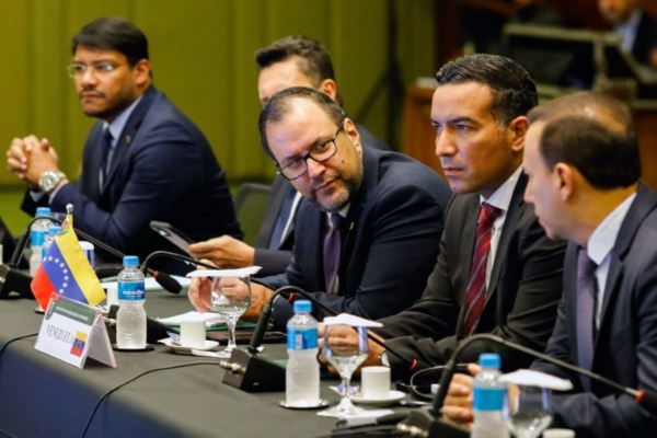 Canciller venezolano califica de "fake news" aumento de presencia militar en frontera con el Esequibo