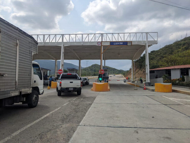 Más de 180 mil vehículos livianos cruzan al mes por el peaje de la frontera