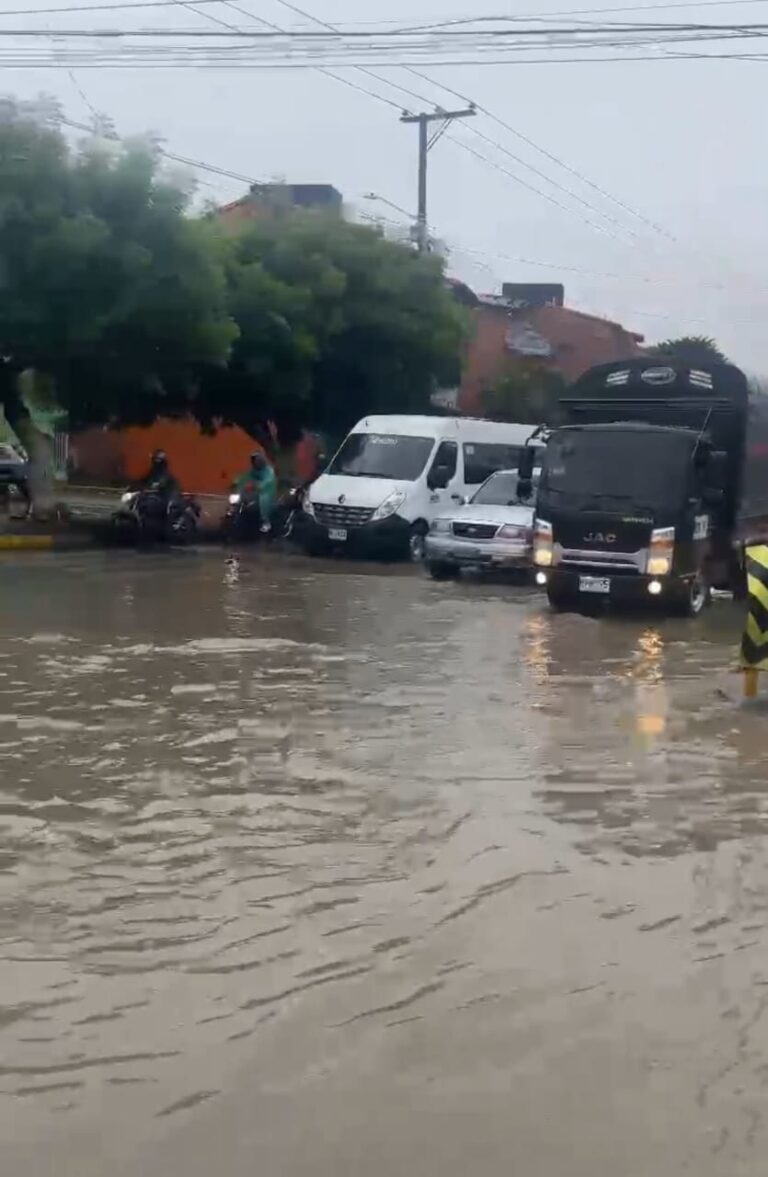 Vías anegadas en Cúcuta por aguacero