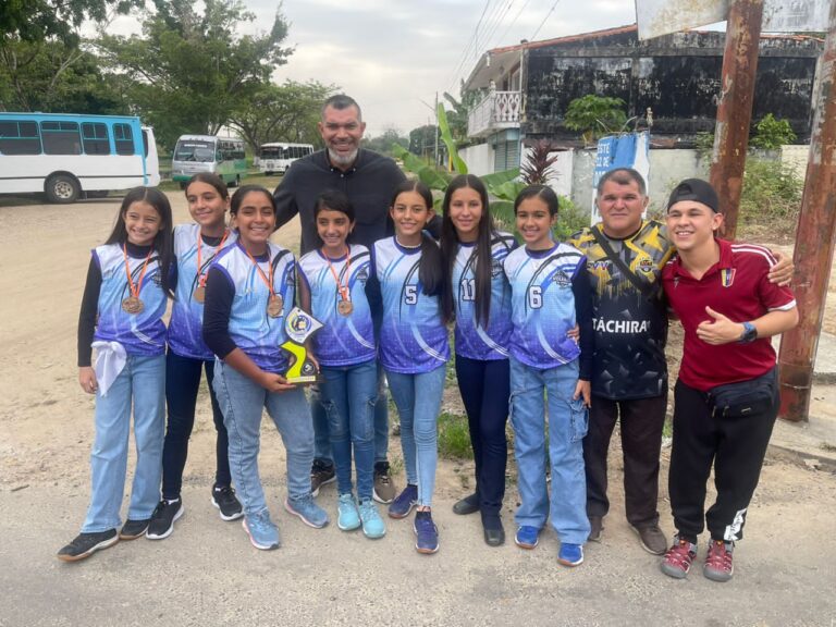 Táchira al Nacional de minivol femenino en Amazonas