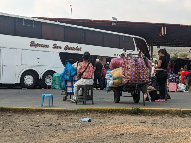 Cae en febrero la movilización por el terminal de la frontera: ¡29 mil usuarios!