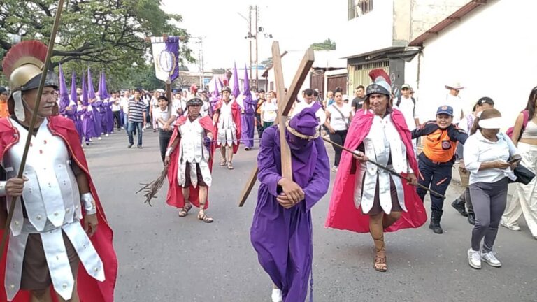 8 kilómetros de devoción en el Viacrucis Ureña – La Mulata