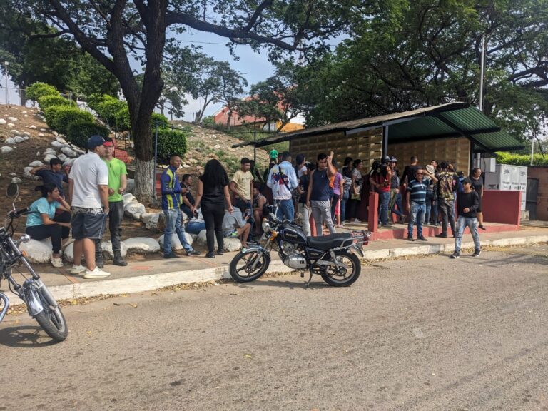 Califican de lento proceso de inscripción del CNE en San Antonio