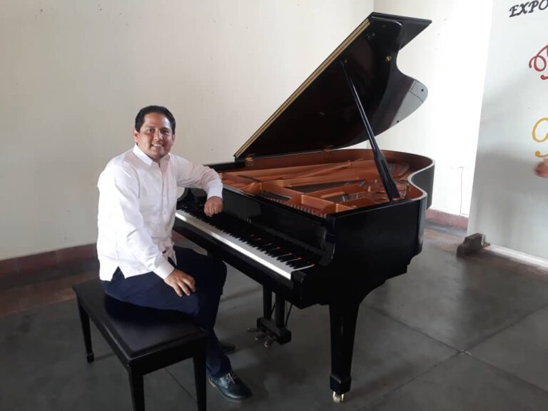 Jóvenes pianistas en concierto