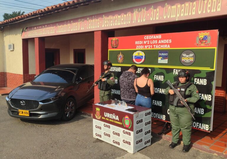 Detienen a pareja colombiana en el puente de Ureña