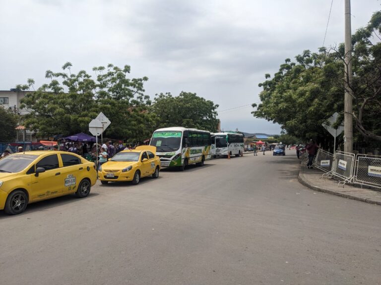 Comercio y transporte binacional activos este Sábado Santo